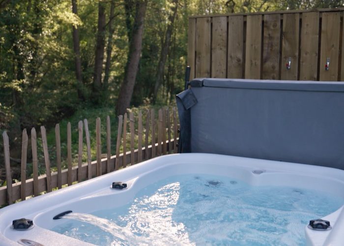 68a9c174a01dc786a9287222_Hot Tub